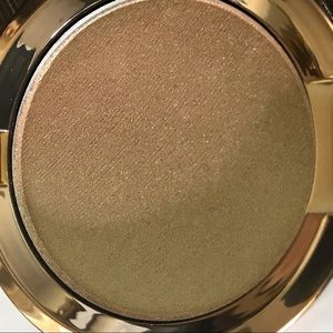 BECCA Light Chaser Highlighter for face & eyes